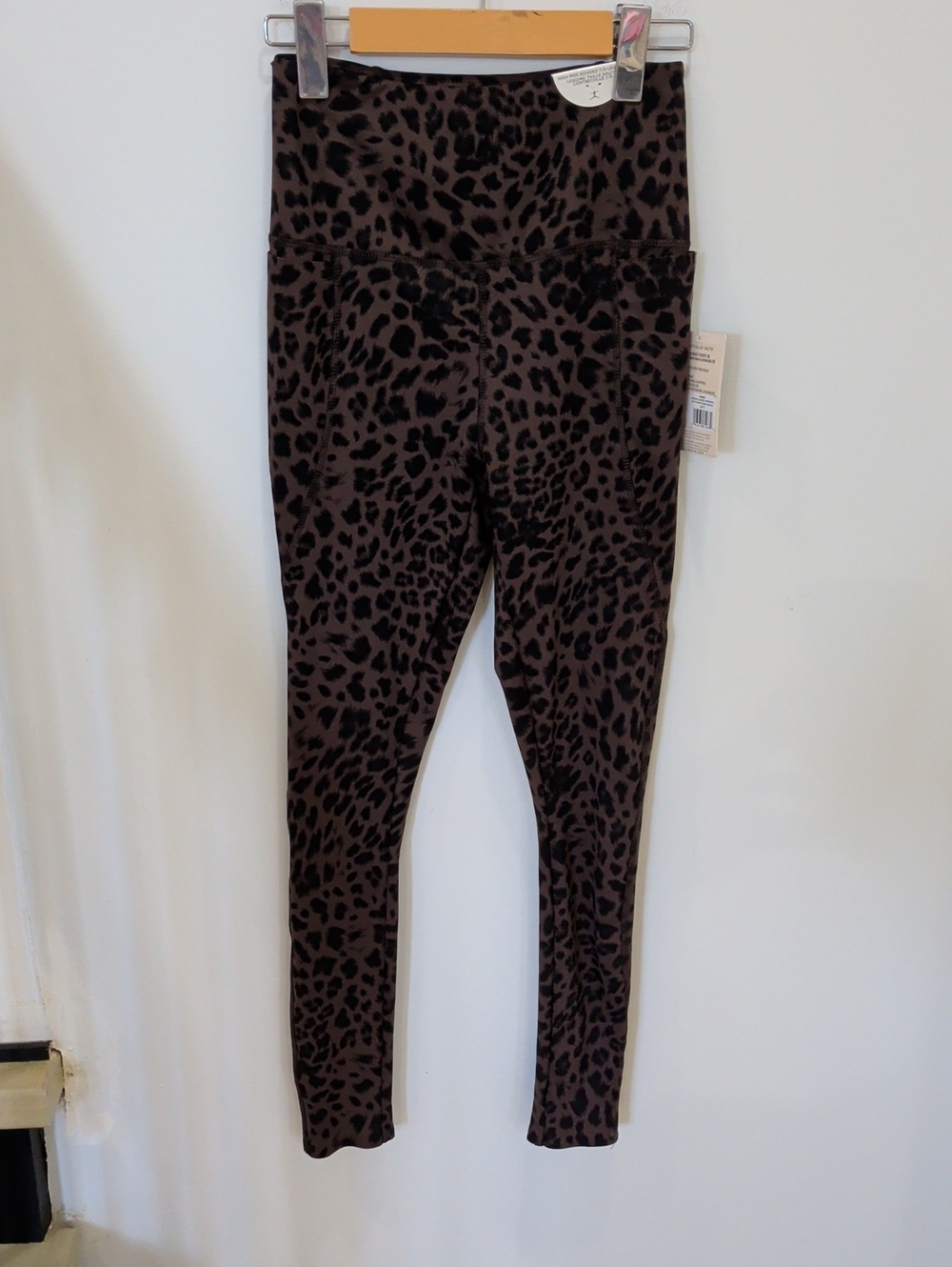 DANSKIN | Women's Brown/Black Leopard Print High-Rise Bonded 7/8 Leggings
